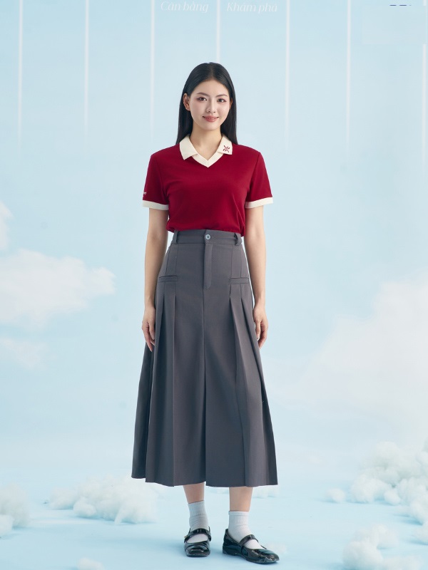 Áo thun đỏ cổ trắng
