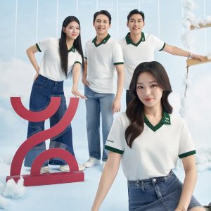 Áo thun thắng, cổ màu xanh lam
